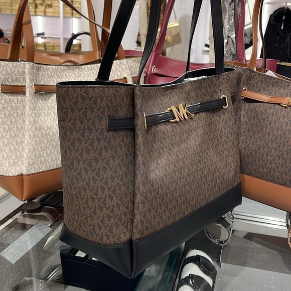 MICHAEL KORS
Reed Large Logo Belted Shoulder Tote Bag
Brown/Black 
NWT - Picture 6 of 16